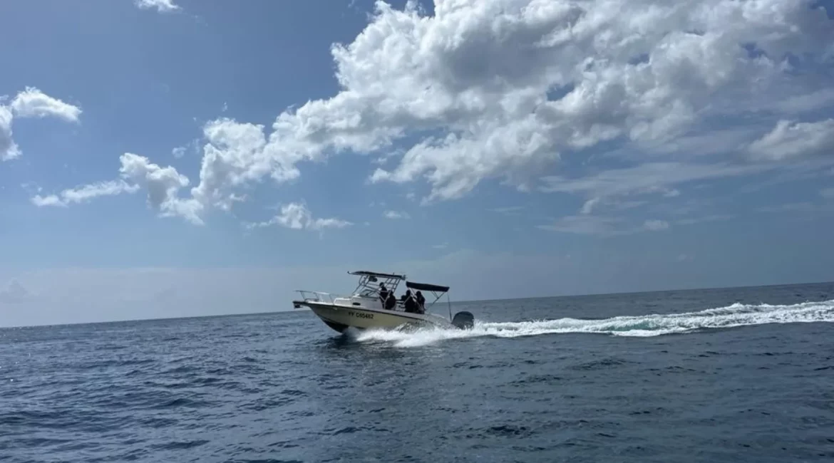 Angler WA 2100 en navigation au large de la Guadeloupe